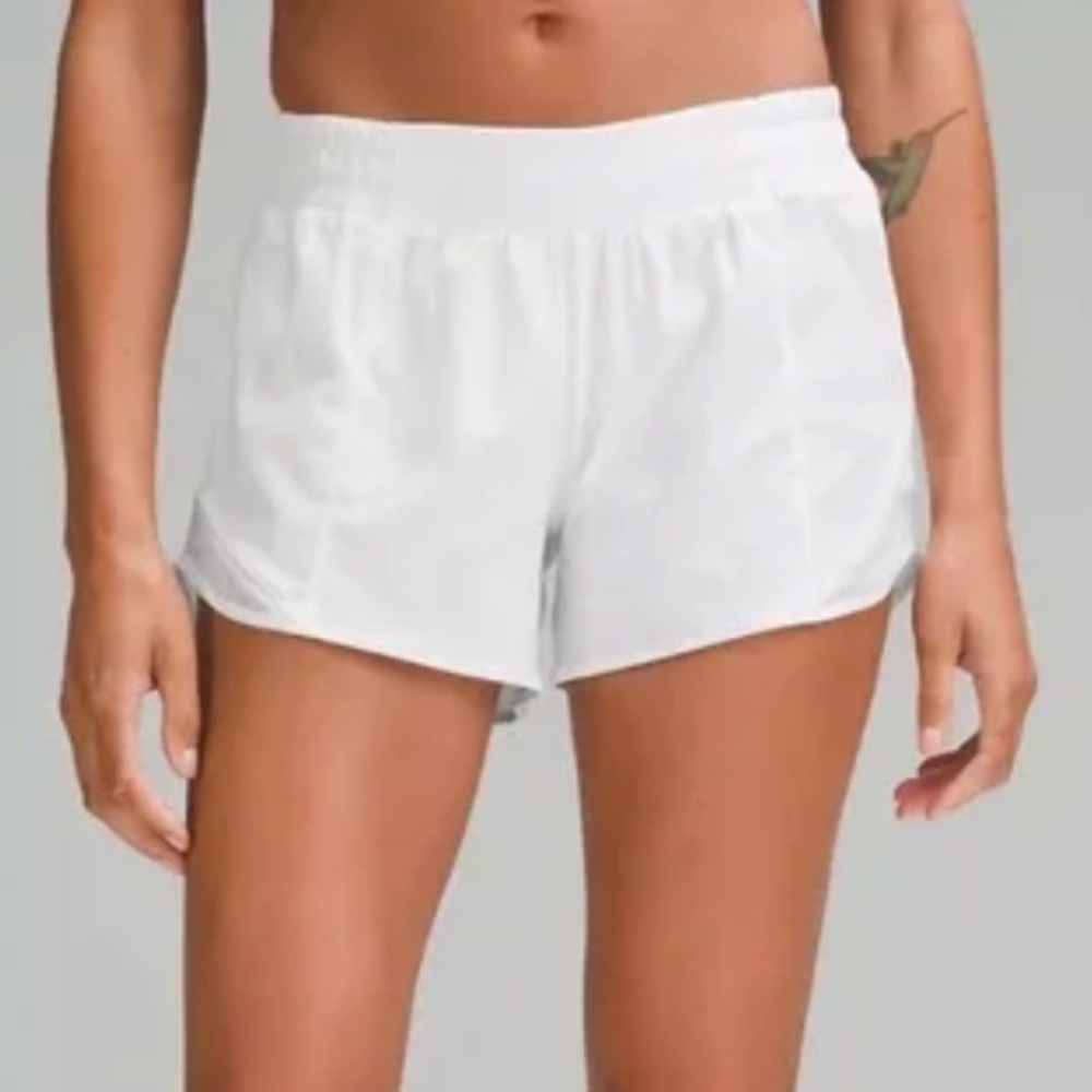 White Low Rise Lululemon Hotty Hot Short (4.0") with back pocket